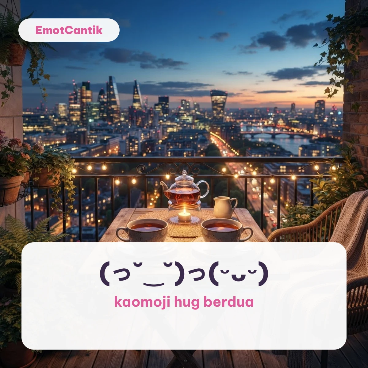 Kaomoji hug berdua (っ˘‿˘)っ(ᵕᴗᵕ) di atas latar dua cangkir teh di balkon malam